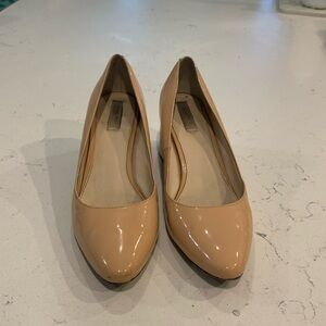 ELEGANT Cole Haan beige pumps, 3in, Size 8, patent leather 🌟